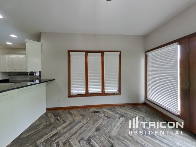 Building Photo - 6055 Fawnwood Dr