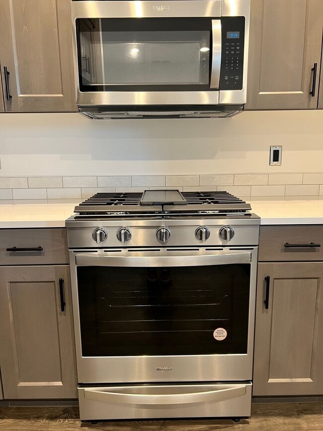 Building Photo - Petrosa 3 Bedroom Townhome