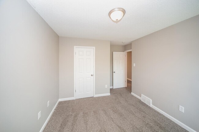 Building Photo - 6602 Meadow Bend Dr