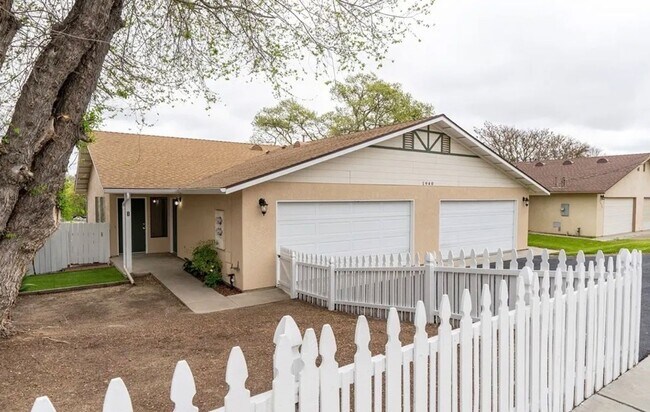 Building Photo - Downtown Duplex
