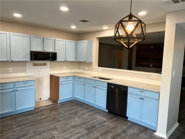 Building Photo - Fantastic Home in Lakeside Subdivision