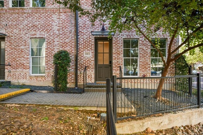 Primary Photo - 1301 Town Creek Dr