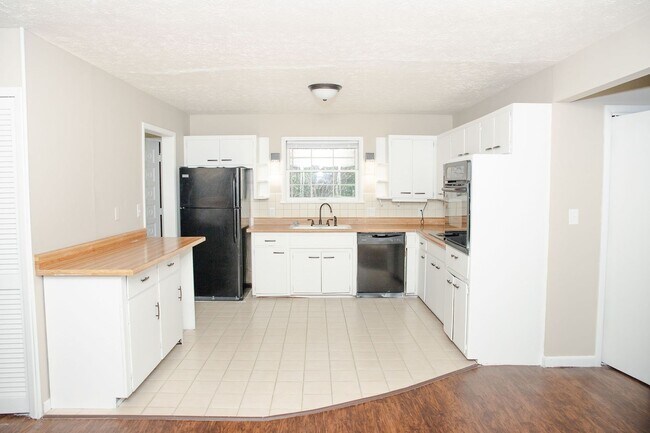 Building Photo - 1911 S Saratoga Ave