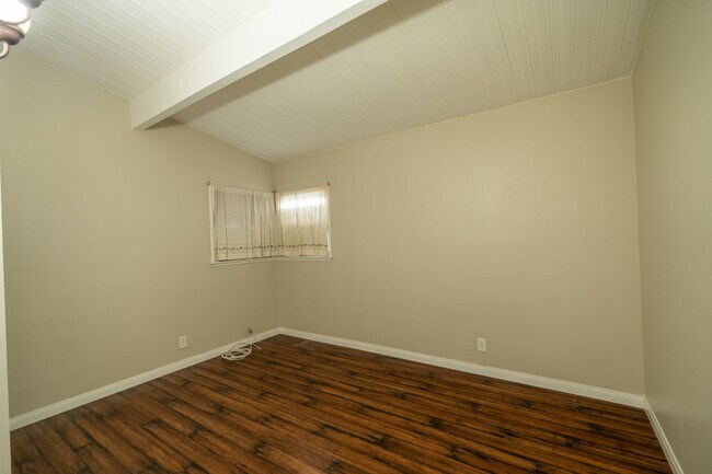 Building Photo - 2033 E Garvey Ave N