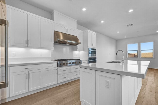 Building Photo - Large Modern Town Home with Oversize Backyard Guarded Luxury Neighborhood