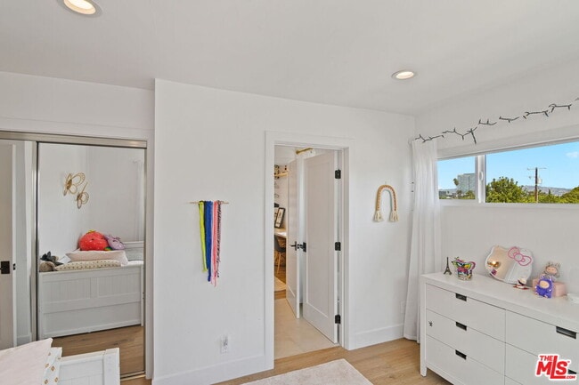 Building Photo - 5664 Coliseum St