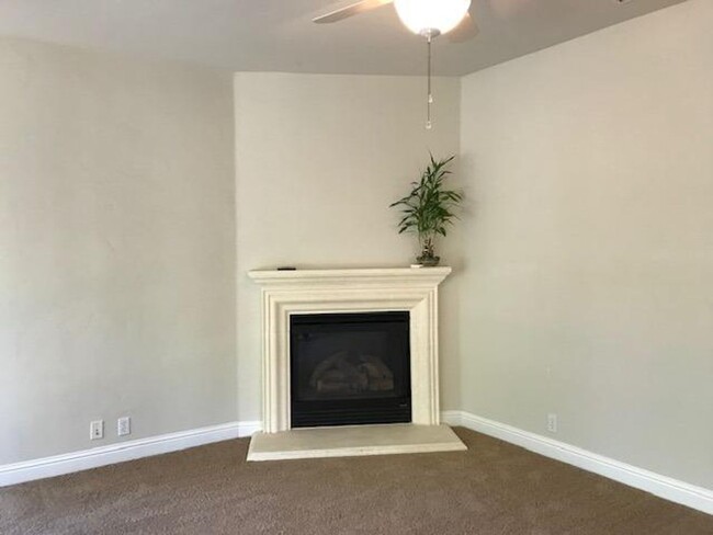 Building Photo - Charming Luxury Home Near Downtown Davis &...