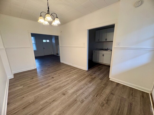 Building Photo - 3 Bedroom 1 Bathroom in Lancaster City!