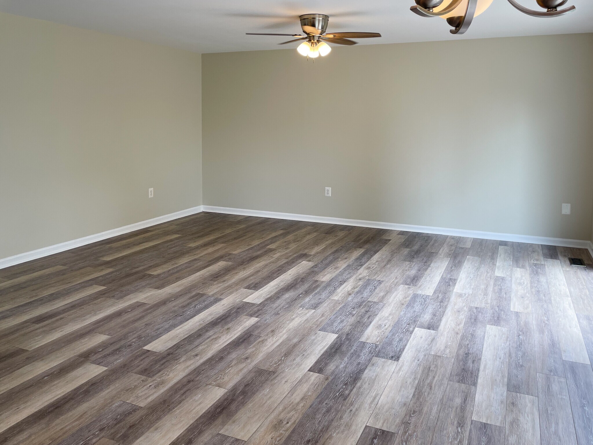 Building Photo - 35270 Overlook Dr