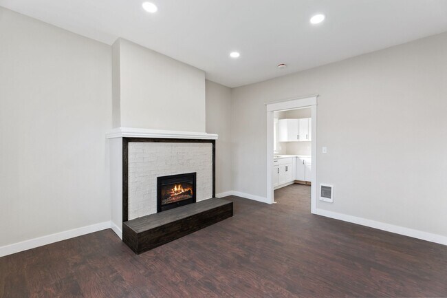 Building Photo - 104 N Killingsworth St
