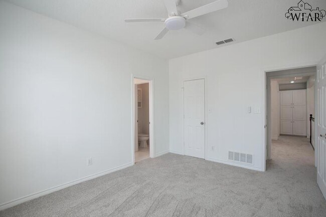 Building Photo - 8 Canyon Bluff Ct