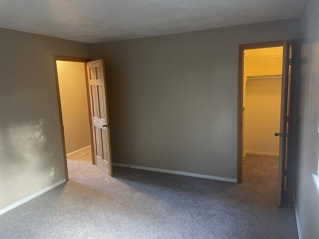 Building Photo - 8575 Cottonwood Way