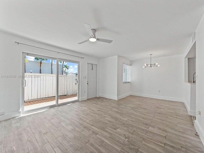 Building Photo - 4560 SW 68th Ct Cir