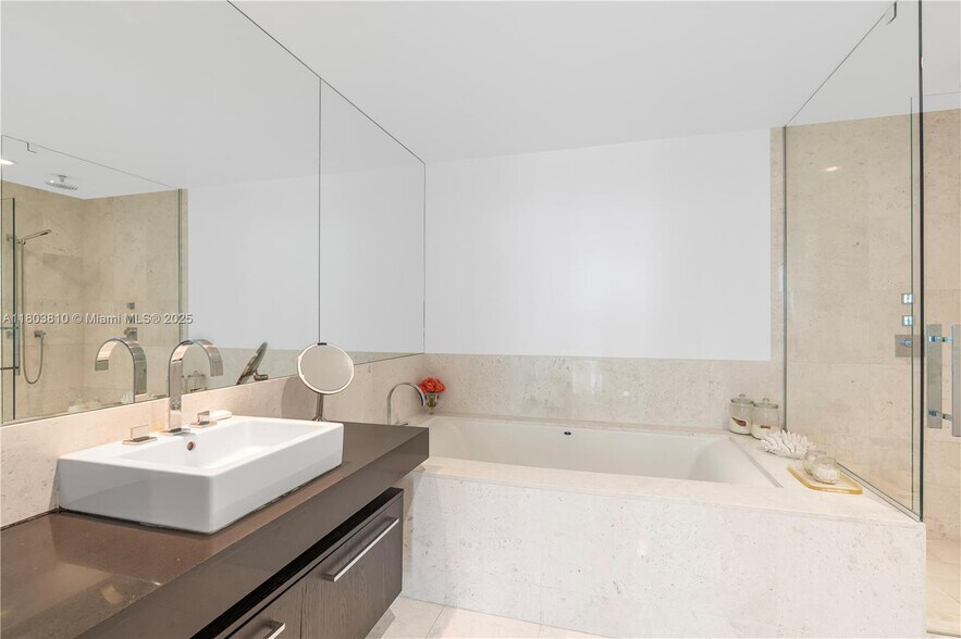 Building Photo - 17121 Collins Ave