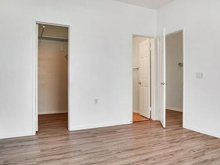 Building Photo - 26805 China Dr