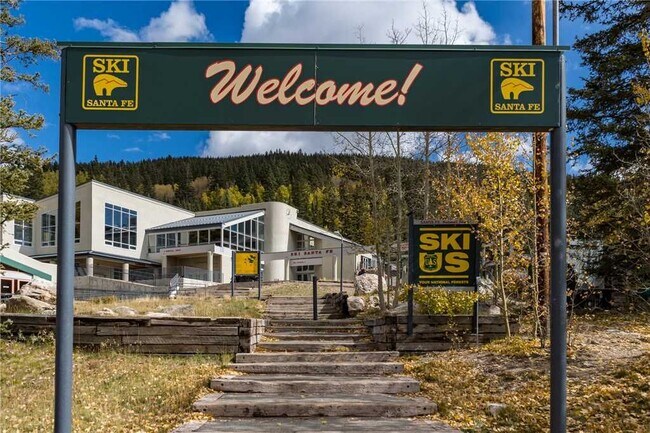 Building Photo - 1000 Marquez Plz