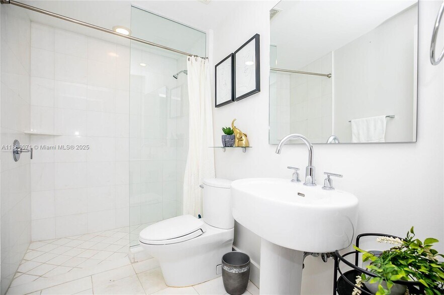 Building Photo - 2950 NE 188th St