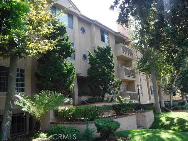 Building Photo - 1616 S Barrington Ave