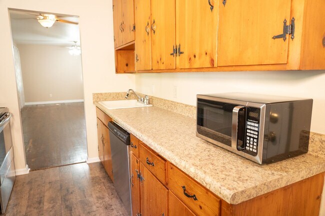 Building Photo - 114 Stratford Ct