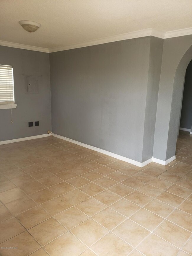 Building Photo - Studio Apartment