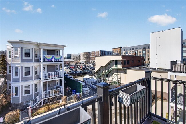 Building Photo - 15 W Bellflower St