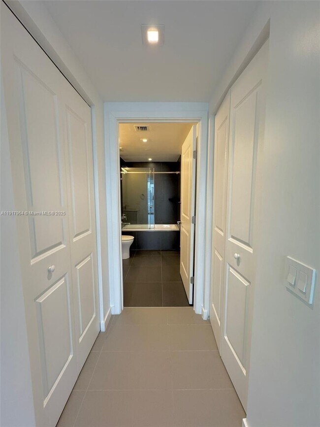 Building Photo - 1600 NE 1st Ave