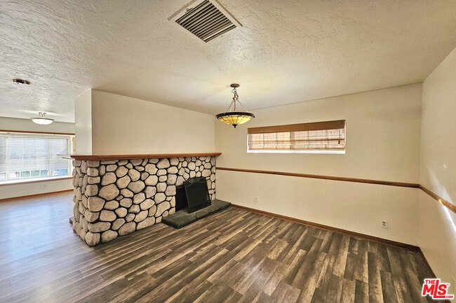 Building Photo - 9321 Donna Ave