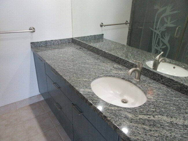 Building Photo - 2 Bed 2 Bath 1 Parking at Marco Polo Apartments, Amazing Views 28th Floor!!!