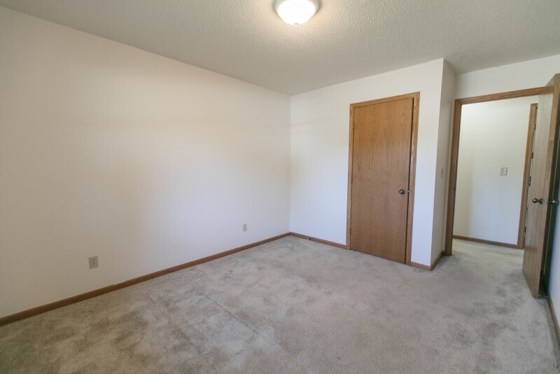 Building Photo - 1102 S Garden Ct