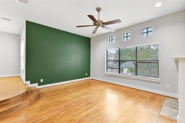 Building Photo - 1604 Reinerman St