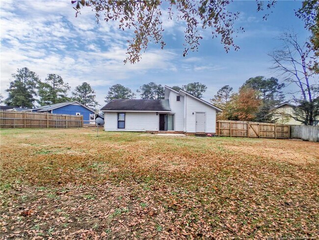 Building Photo - 6594 Honeysuckle Dr