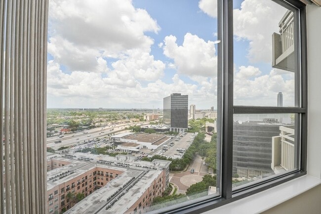 Building Photo - 15 Greenway Plz