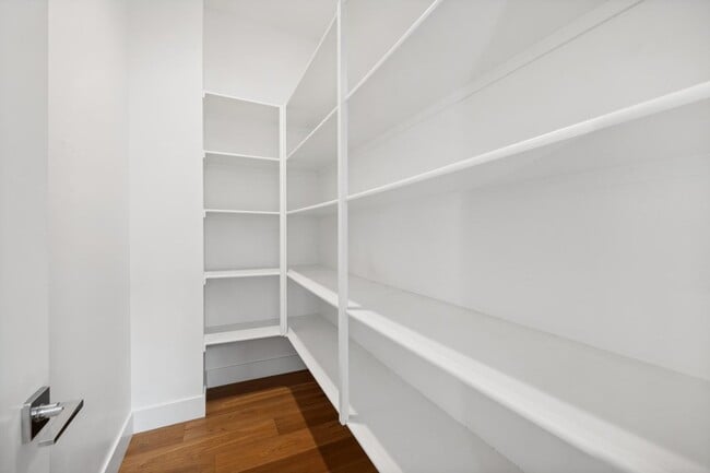 Building Photo - Luxurious Modern Single Family Home in West Menlo Park Available Now!