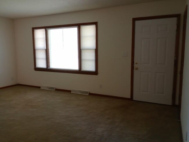 Building Photo - 609 Pennant St