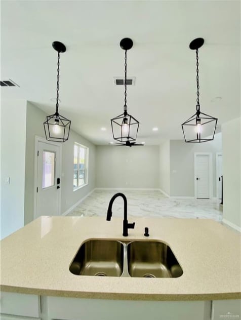 Building Photo - 5316 N Crown Point