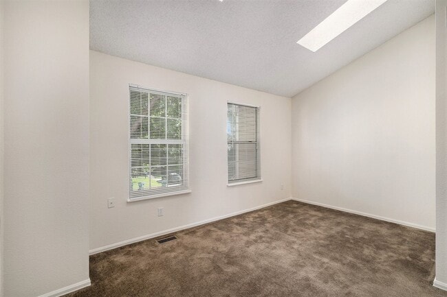Building Photo - Freshly Painted & Move-In Ready! 2 bedroom - 2.5 Bathroom - Smokey Hill Aurora