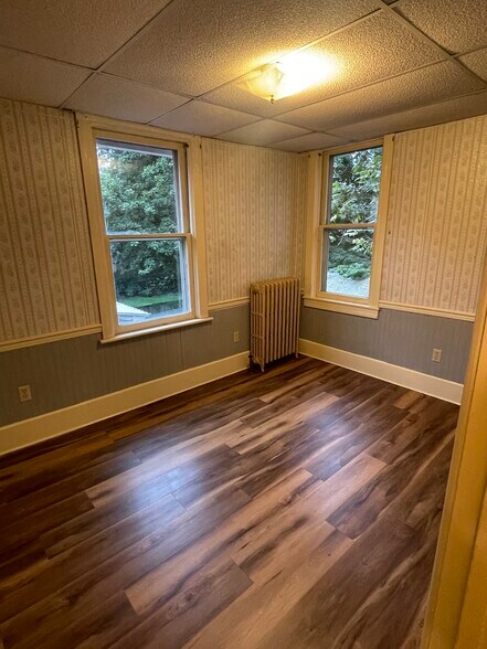 Building Photo - 420 Moore St