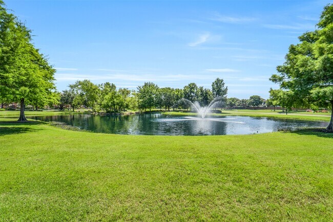 Building Photo - 28606 Rolling Ridge Dr