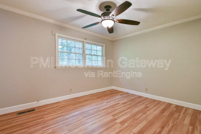 Building Photo - 42-56 Greenwood Cir