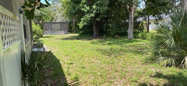 Building Photo - Beautuful 2 bedroom, 2 bath, 2 car garage rental home in Weeki Wachee!