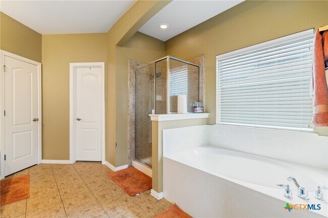 Building Photo - 1002 Wallin Farms Cove