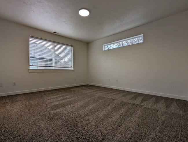 Building Photo - Beautiful 3+ Bedroom, 3 Bath Home With An ...