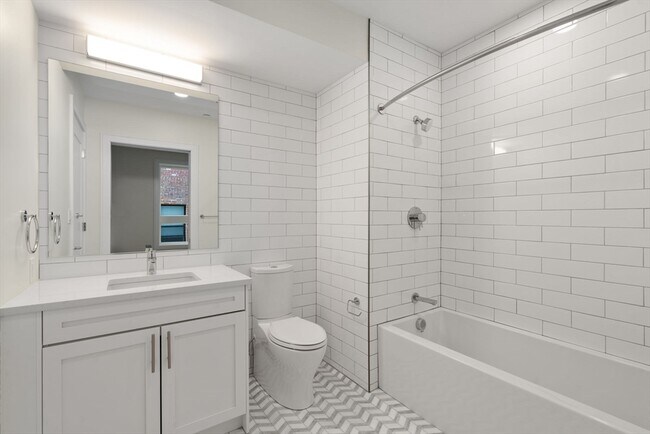 Building Photo - 301 Border St