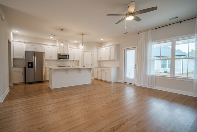 Building Photo - 106 Holland Dr