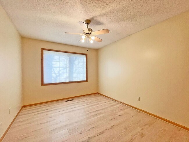 Building Photo - Luxury Maintenance-Free **One-Level Living...