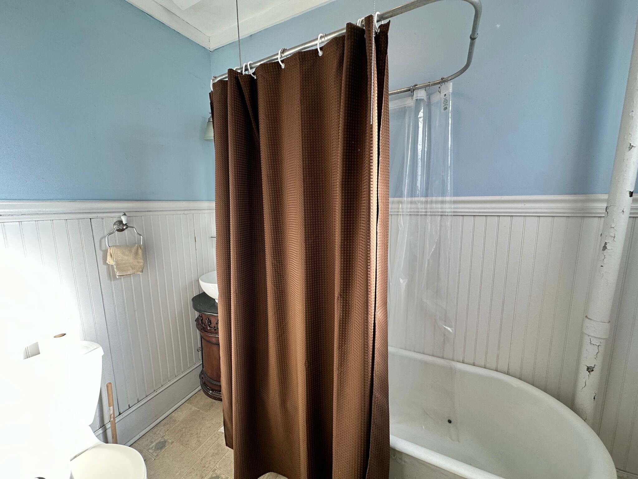 Building Photo - 65 Burbank St