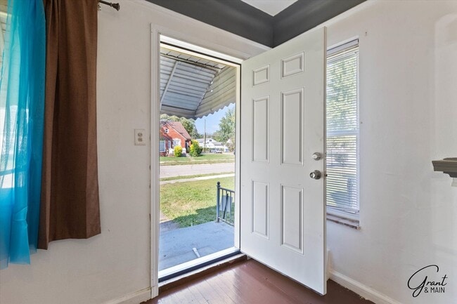 Building Photo - $1,200/month - 2 Bed 1.5 Bath in Warren, Detroit