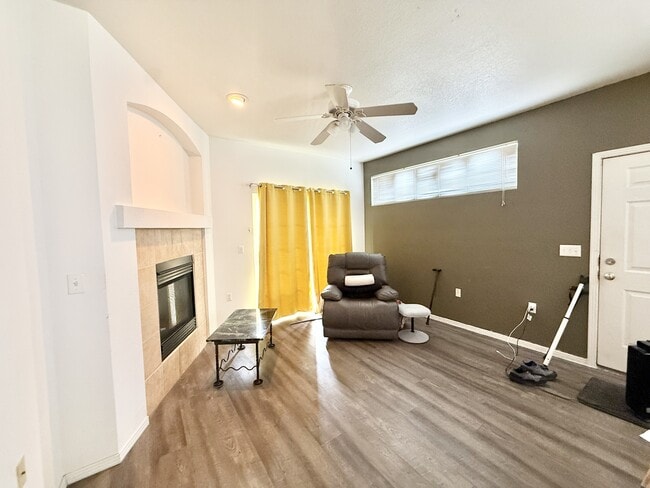 Building Photo - 3002 W Elizabeth St