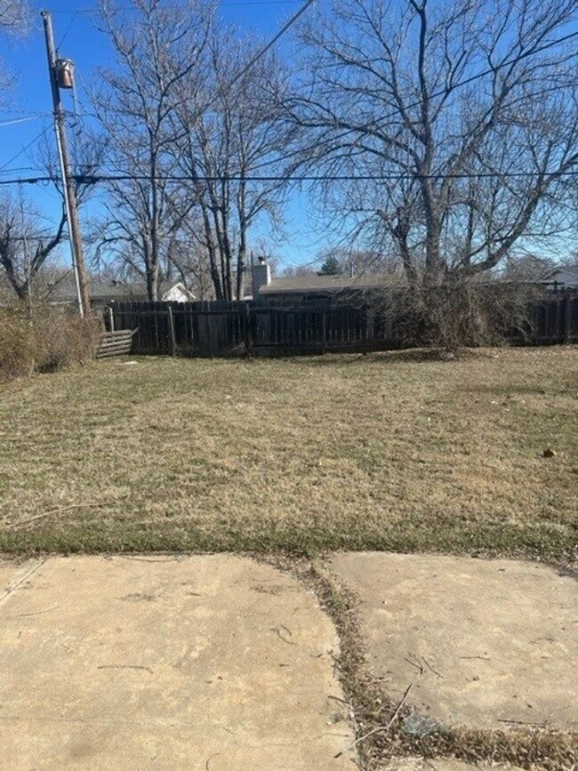 Building Photo - 3330 S Euclid St