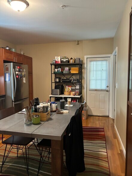 Building Photo - 49 Mozart St